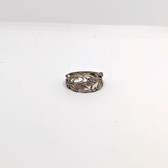 Silver band leaf pattern ring - Picture 2 of 3
